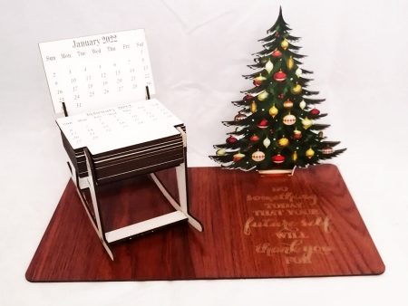 Chair calendar with seasonal decorations Online